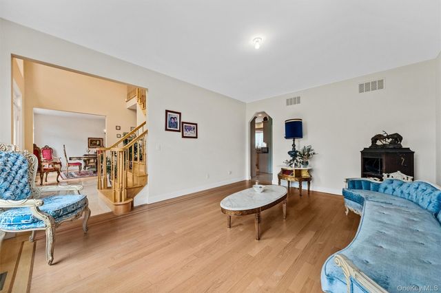 20 Goshen Road, Chester, NY 10918