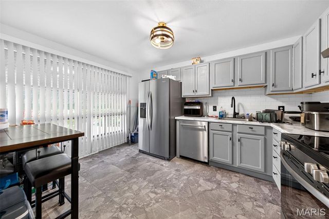 9645 Venice Drive, St Louis, MO 63136