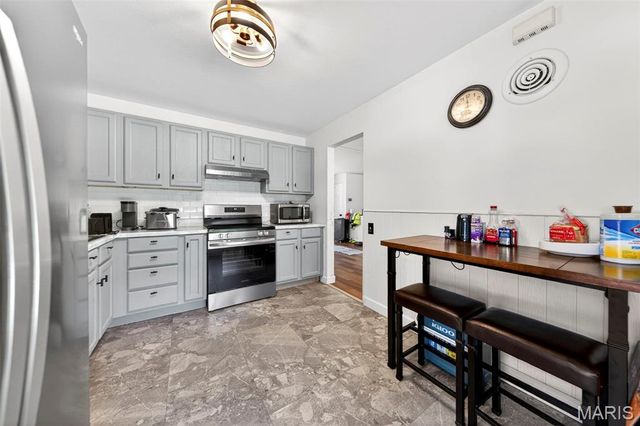 9645 Venice Drive, St Louis, MO 63136