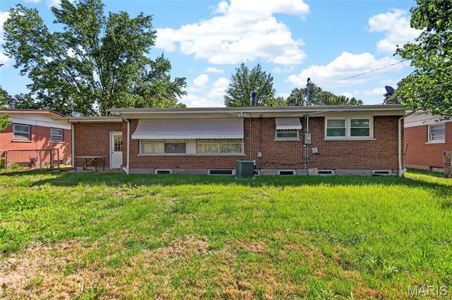 9645 Venice Drive, St Louis, MO 63136