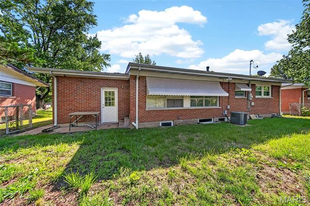 9645 Venice Drive, St Louis, MO 63136