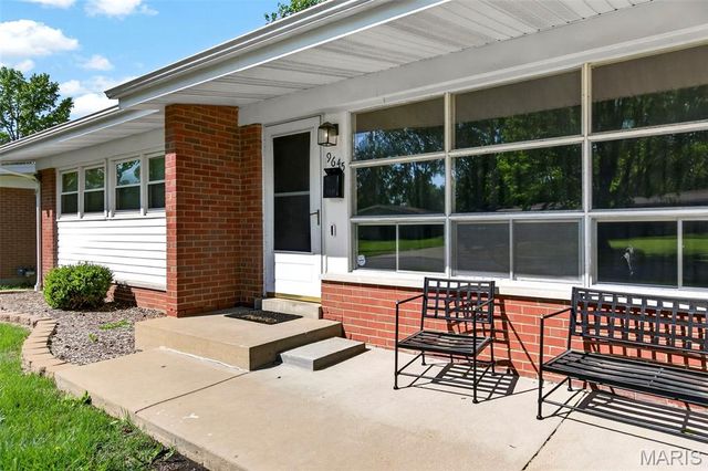 9645 Venice Drive, St Louis, MO 63136