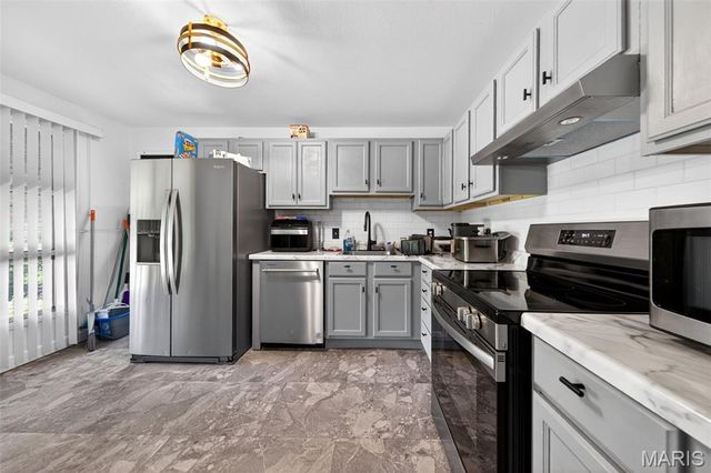 9645 Venice Drive, St Louis, MO 63136