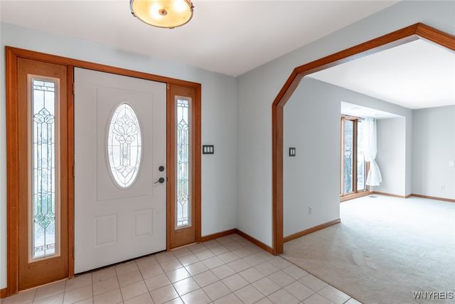 35 Britannia Dr, Amherst, NY 14051