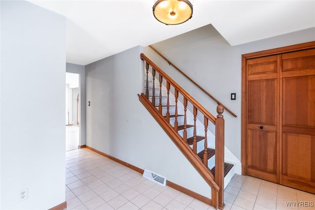 35 Britannia Dr, Amherst, NY 14051