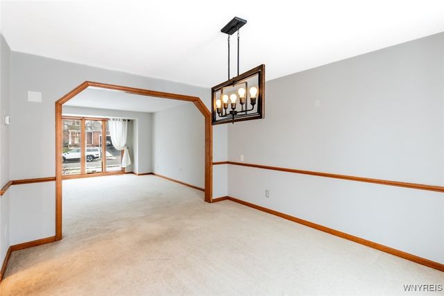 35 Britannia Dr, Amherst, NY 14051