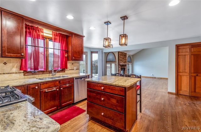 35 Britannia Dr, Amherst, NY 14051