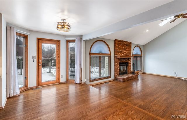 35 Britannia Dr, Amherst, NY 14051