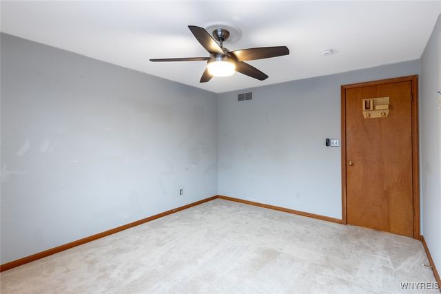 35 Britannia Dr, Amherst, NY 14051