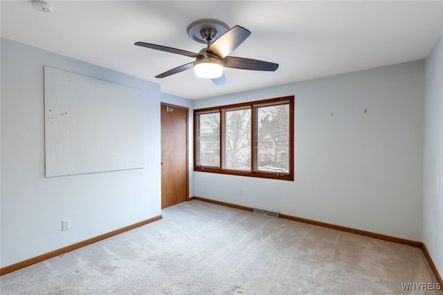 35 Britannia Dr, Amherst, NY 14051