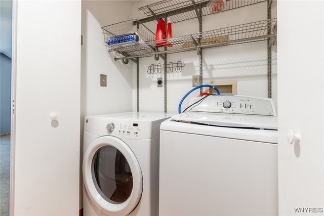 35 Britannia Dr, Amherst, NY 14051