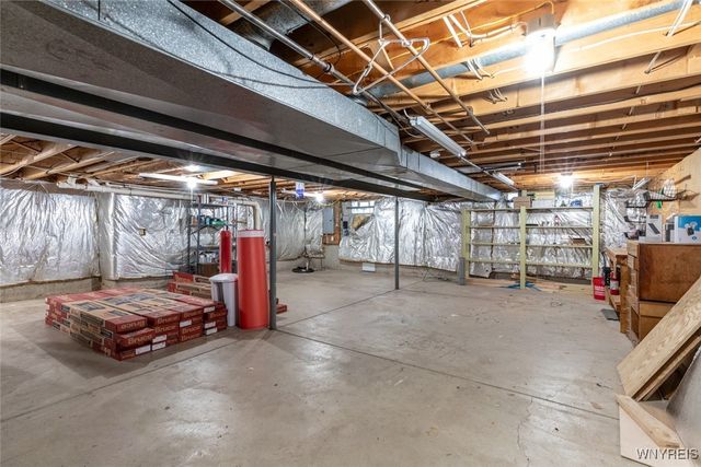 35 Britannia Dr, Amherst, NY 14051