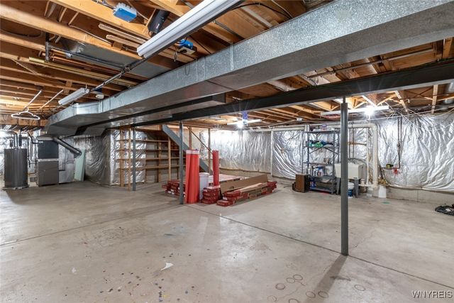 35 Britannia Dr, Amherst, NY 14051