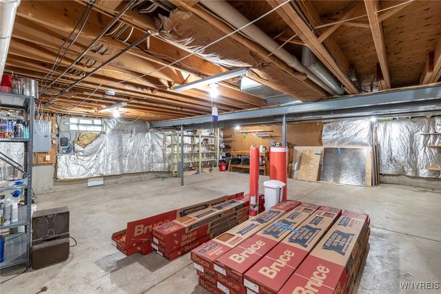 35 Britannia Dr, Amherst, NY 14051