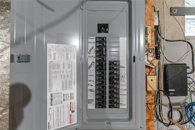 35 Britannia Dr, Amherst, NY 14051