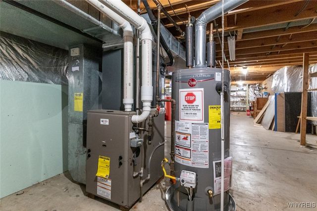 35 Britannia Dr, Amherst, NY 14051