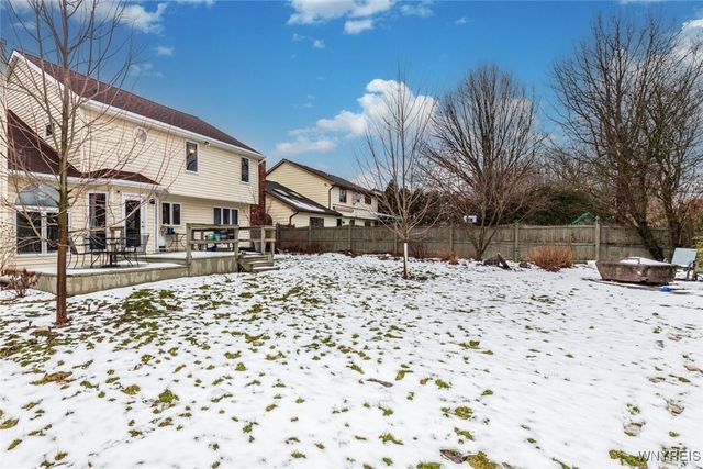 35 Britannia Dr, Amherst, NY 14051