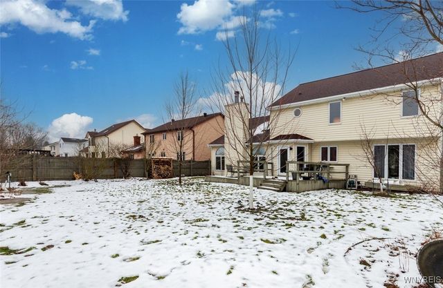 35 Britannia Dr, Amherst, NY 14051