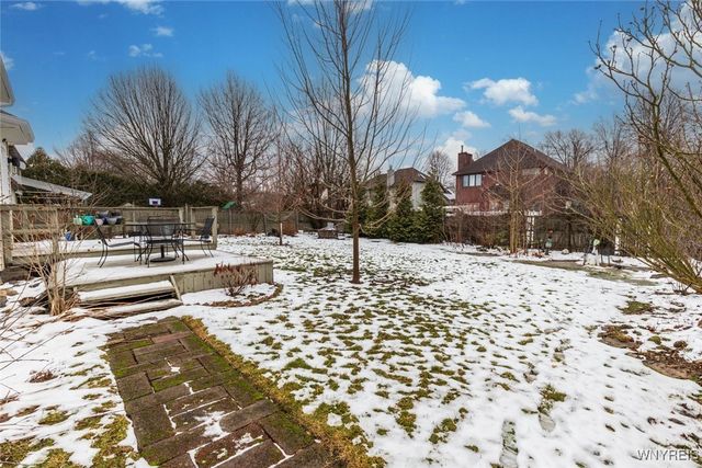 35 Britannia Dr, Amherst, NY 14051