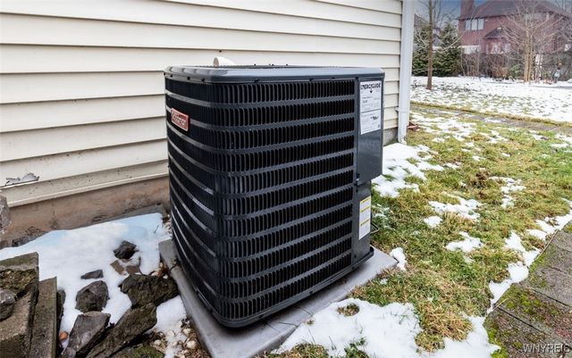 35 Britannia Dr, Amherst, NY 14051