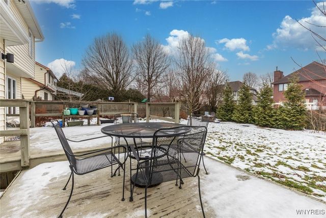 35 Britannia Dr, Amherst, NY 14051