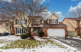 35 Britannia Dr, Amherst, NY 14051