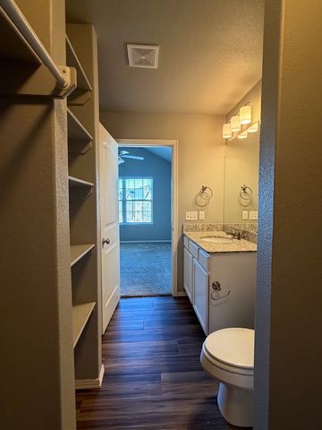 2787 W Blackstone, Fayetteville, AR 72704