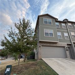 2787 W Blackstone, Fayetteville, AR 72704