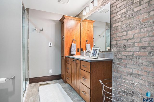 8800 N Kiwanis Ave Avenue, Sioux Falls, SD 57107