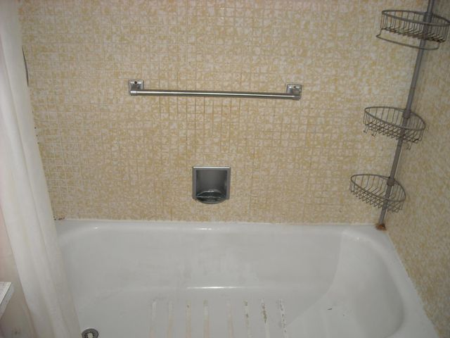 358 Chatham R, West Palm Beach, FL 33417