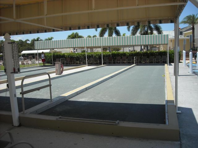 358 Chatham R, West Palm Beach, FL 33417