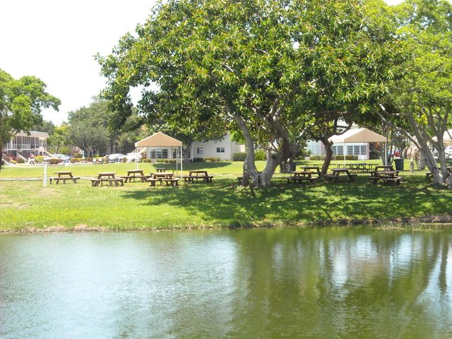 358 Chatham R, West Palm Beach, FL 33417