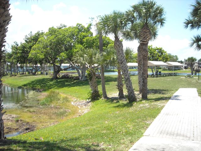 358 Chatham R, West Palm Beach, FL 33417