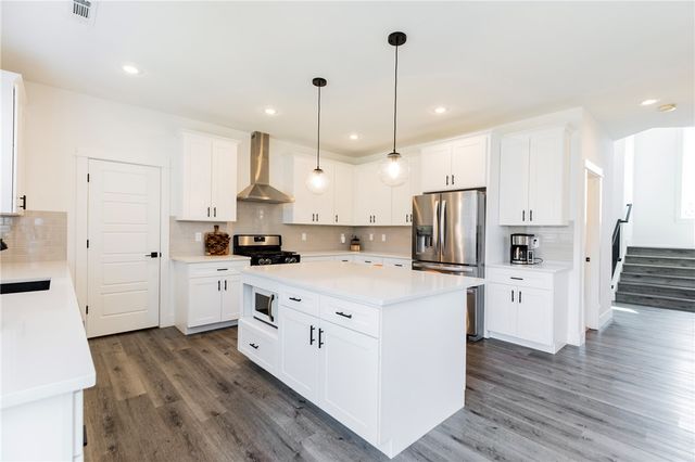402 Shady Oak Circle, Cave Springs, AR 72718
