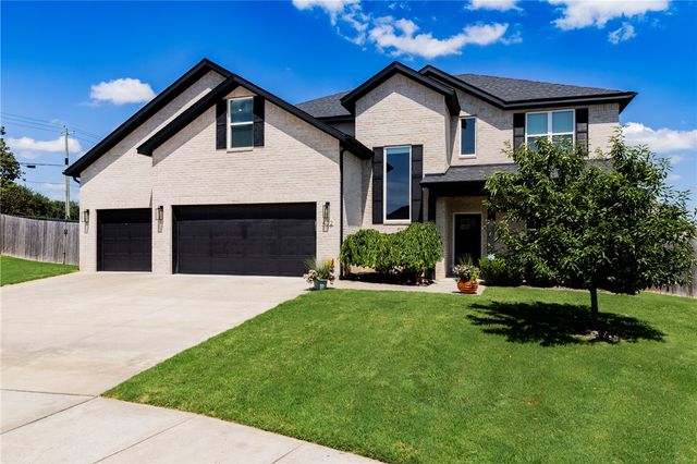 402 Shady Oak Circle, Cave Springs, AR 72718