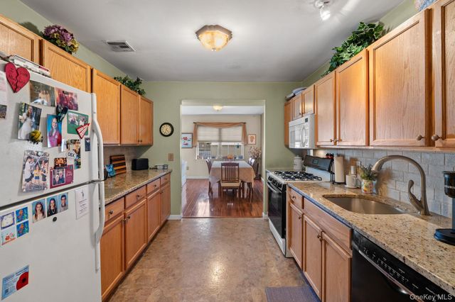 33 Pond Hill Lane, Walden, NY 12586