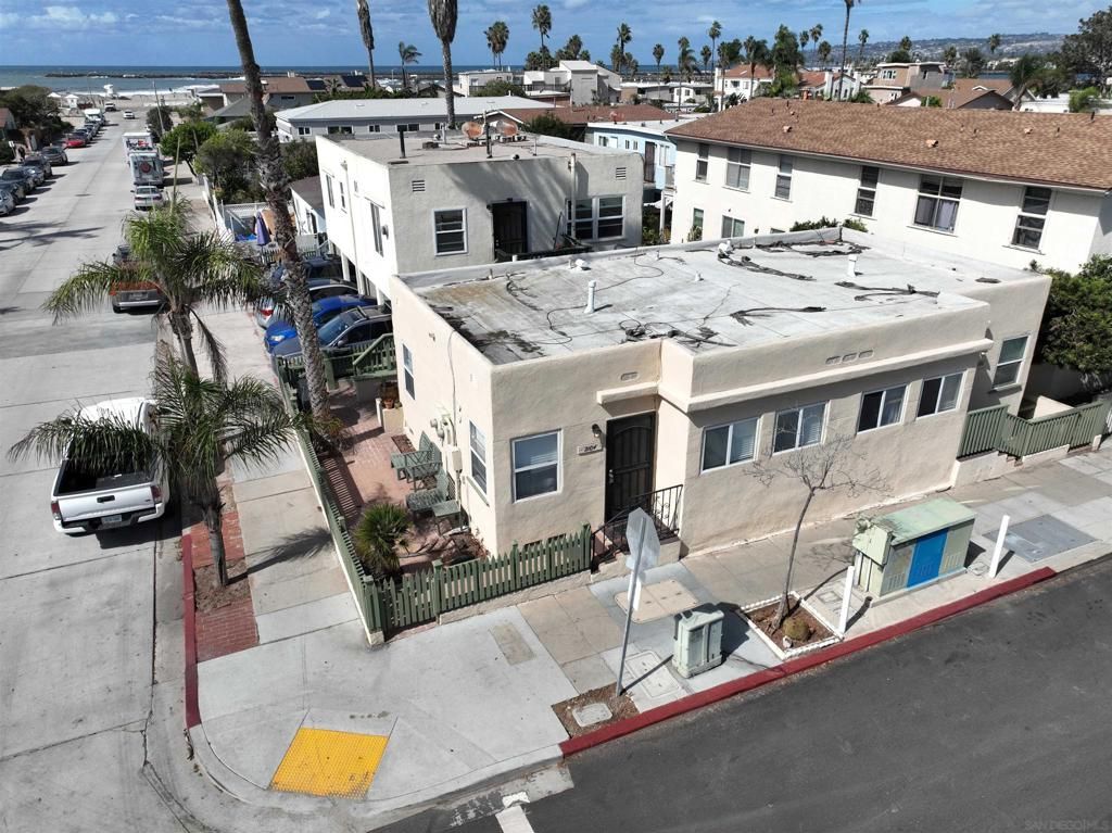 2104 06 Abbott St., San Diego, CA 92107 — exterior