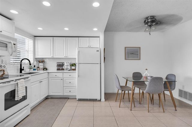1720 Jefferson St 306, Hollywood, FL 33020