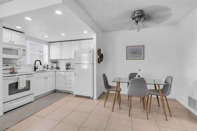 1720 Jefferson St 306, Hollywood, FL 33020