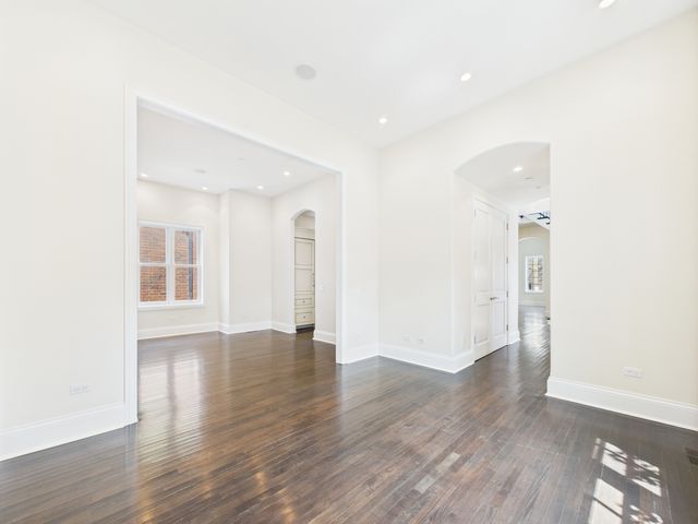 1242 W Dickens Avenue, Chicago, IL 60614