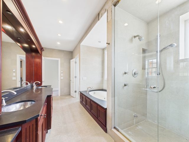 1242 W Dickens Avenue, Chicago, IL 60614