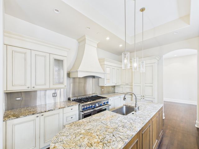 1242 W Dickens Avenue, Chicago, IL 60614