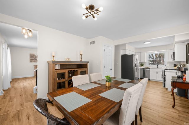 52191 Carriage Hills Drive, South Bend, IN 46635