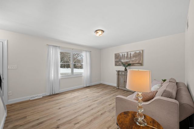 52191 Carriage Hills Drive, South Bend, IN 46635