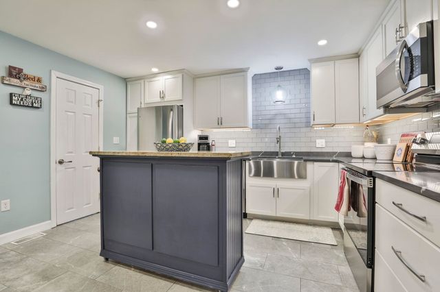 9 Candy Lane, Merrimack, NH 03054