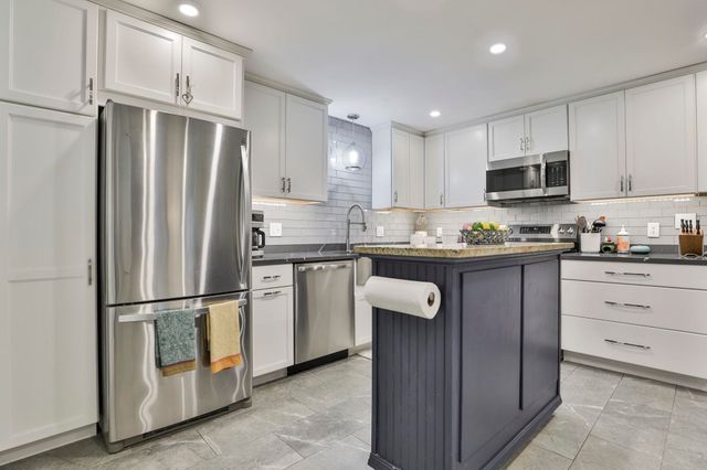 9 Candy Lane, Merrimack, NH 03054