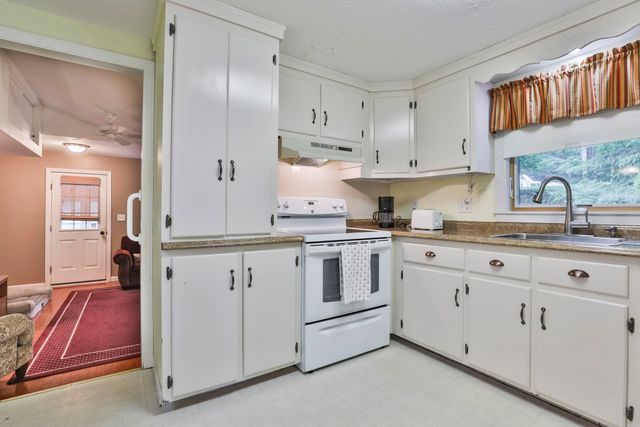 9 Candy Lane, Merrimack, NH 03054