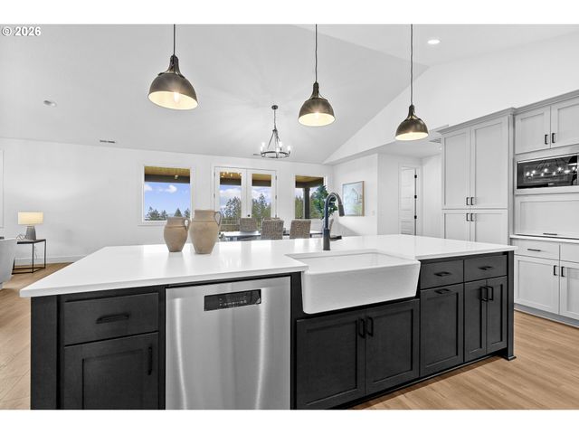 12655 Ne GREENLEAF Dr, Newberg, OR 97132