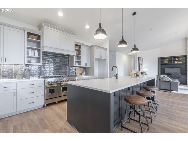 12655 Ne GREENLEAF Dr, Newberg, OR 97132