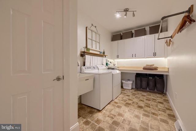 391 ECKER DR, Lititz, PA 17543